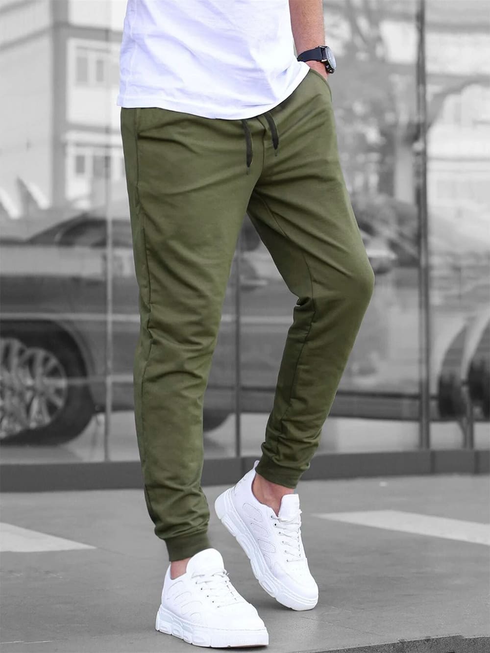 Casual Chic Outfit: Green Joggers  Jogger outfit casual, Womens joggers  outfit, Chic outfits
