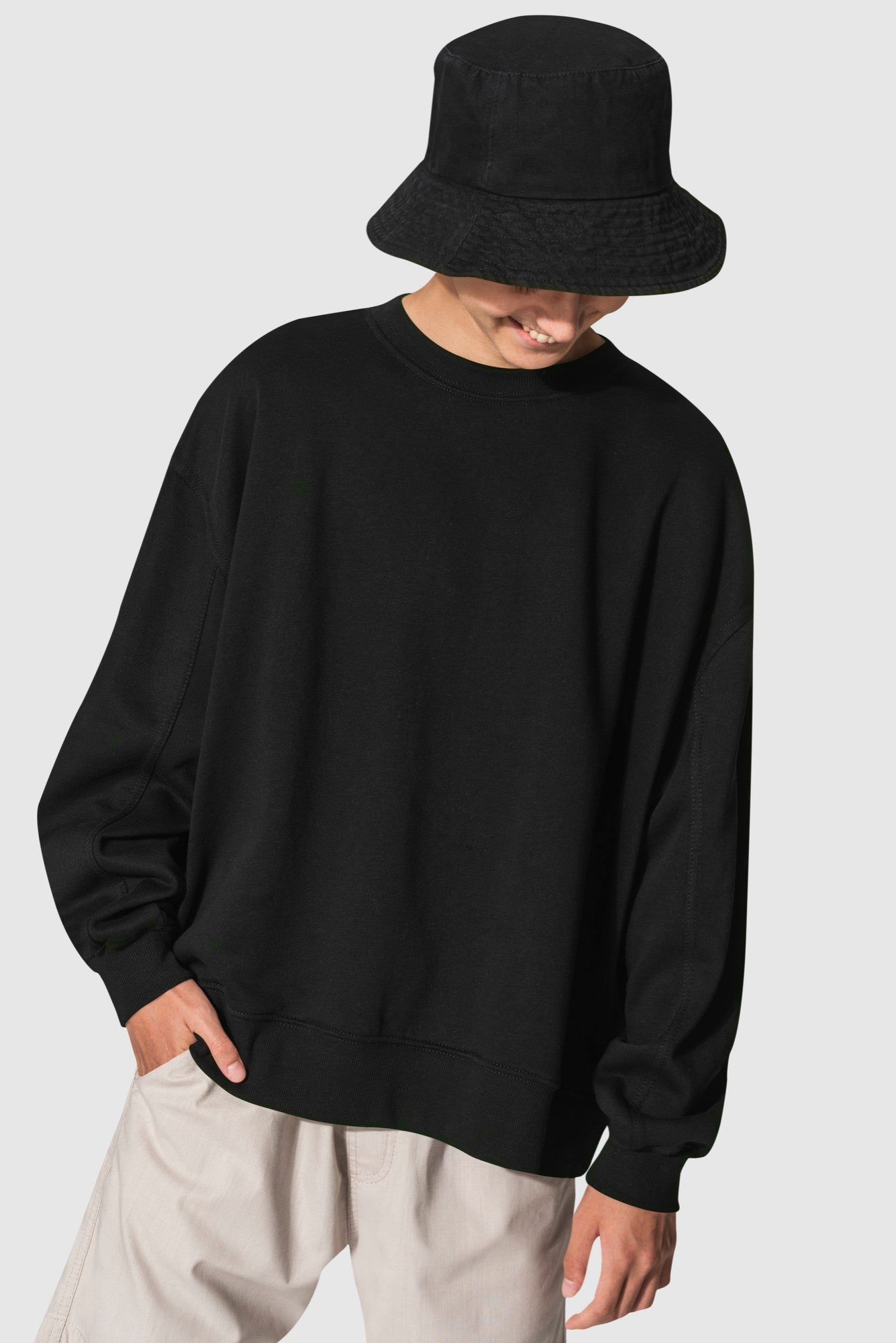Tips & Tricks on How to Style Oversized Sweatshirts