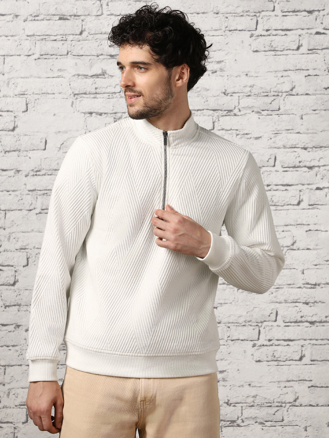White Zigzag Quilted Zip-Up Sweatshirt