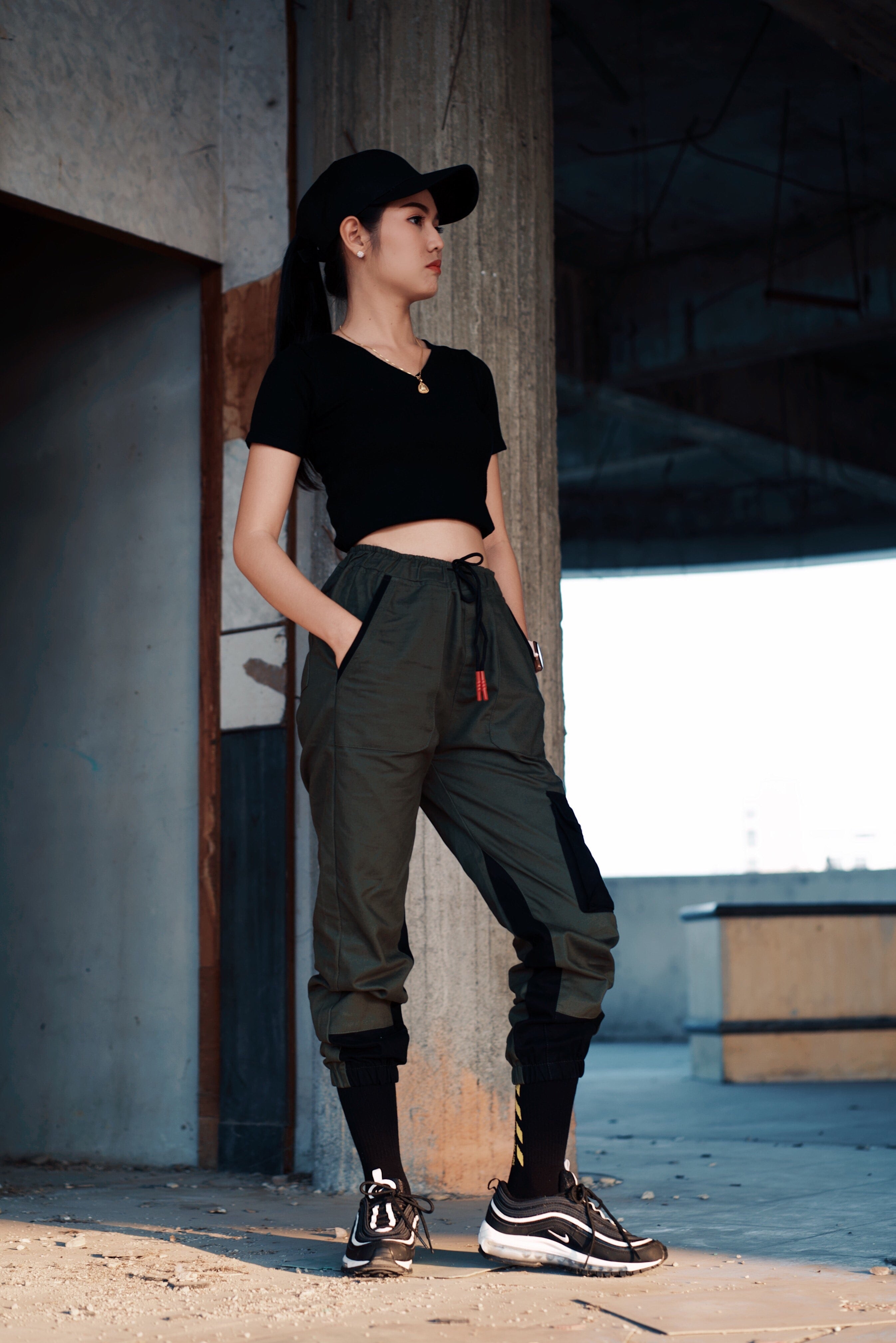 Women's Joggers Outfit Ideas: Stylish & Comfortable Looks - Nobero